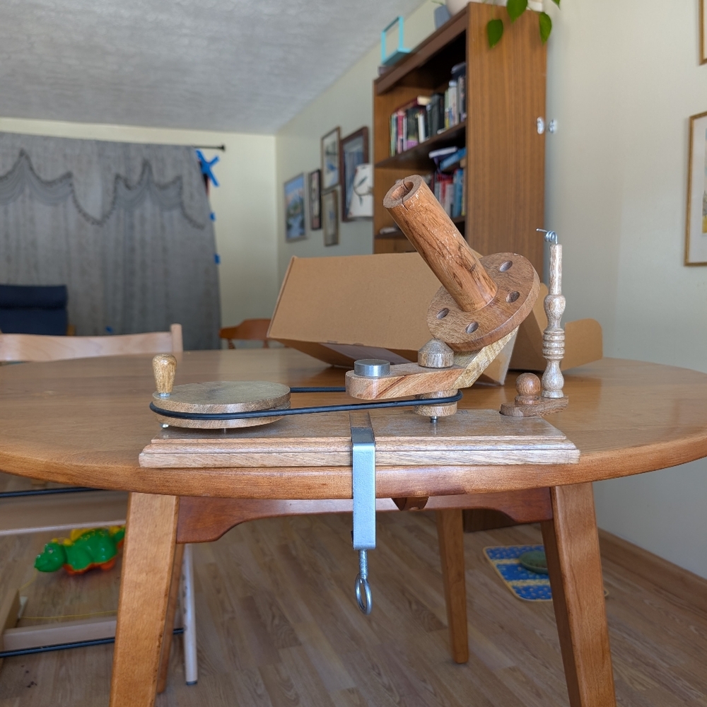 Lykke Mango Wood Ball Winder